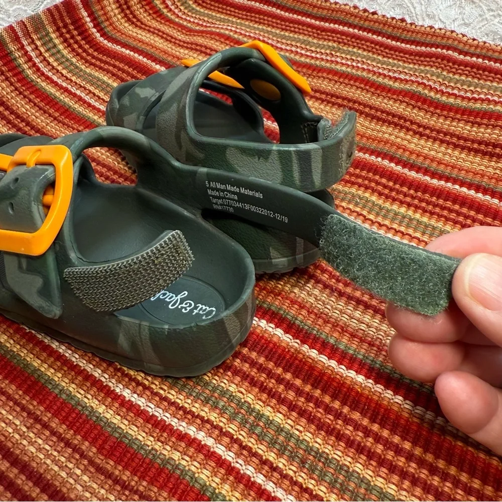 Cat & Jack Toddler Ade Footbed Sandals Green Camo Size 5 - Picture 9 of 13